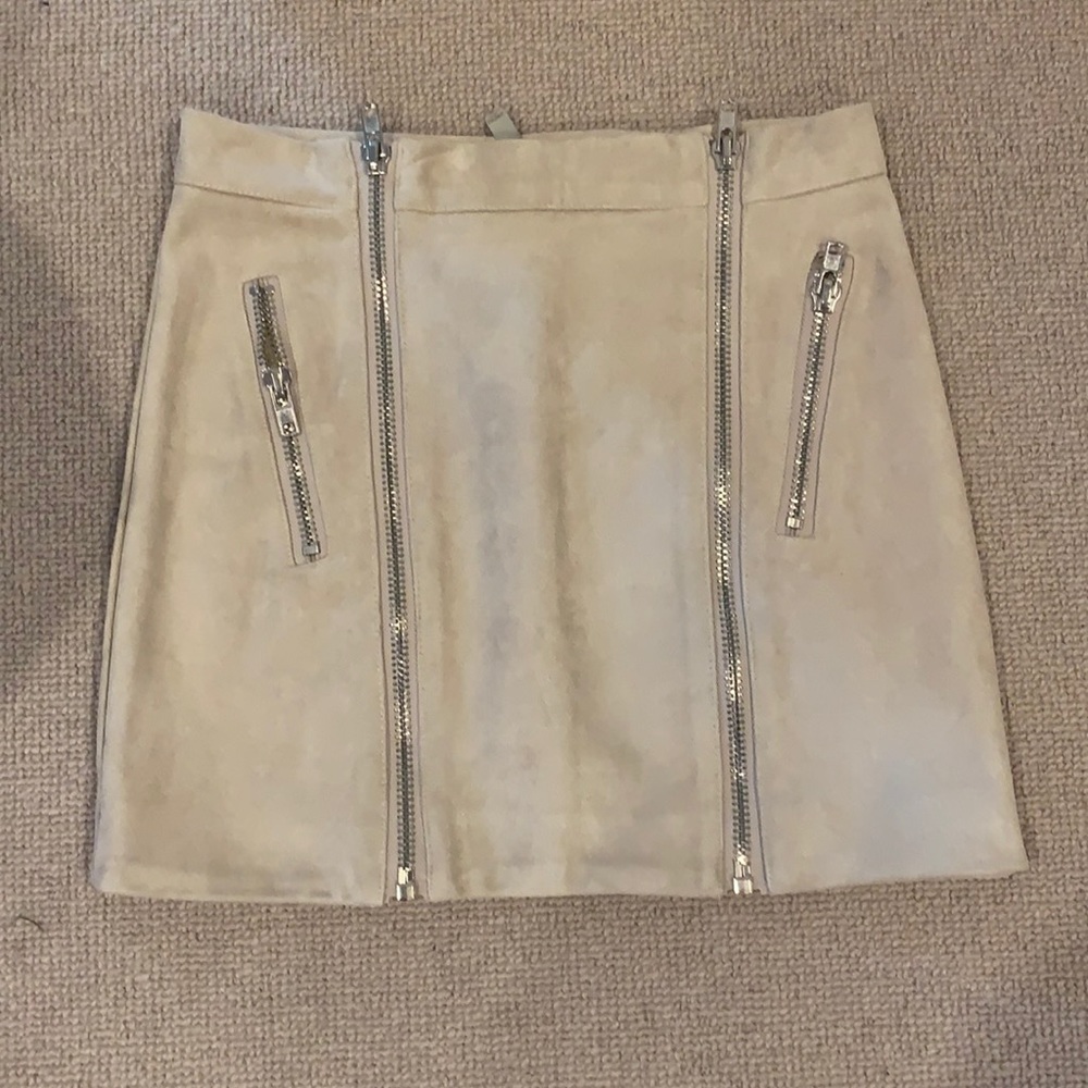 Size small six crisp days skirt. Cute.